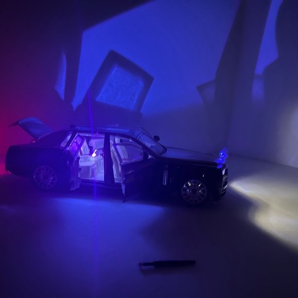 1:24 Rolls-Royce Phantom Metal Diecast Silver Black WITH LEDS Roll-Back - Picture 12 of 13